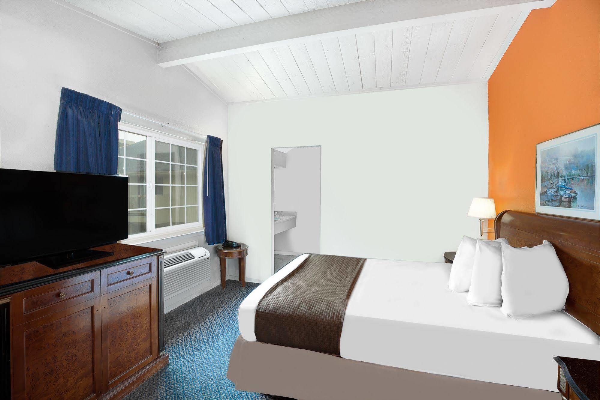 Surestay Hotel By Best Western Seaside Monterey Exterior photo